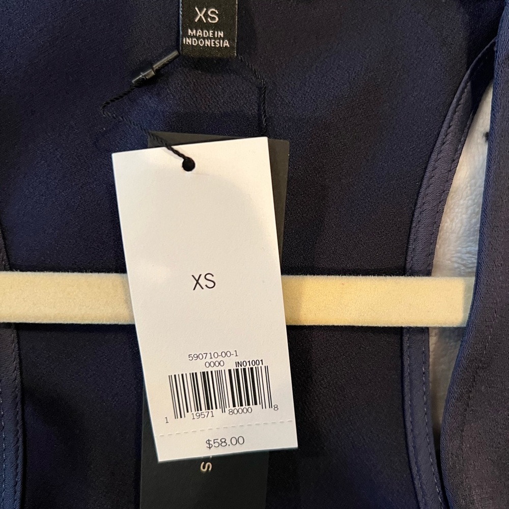 NWT!! Banana Republic Scoop Neck tank style shirt - Picture 3 of 4